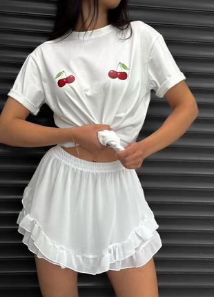 Женская белая футболка с вишнями. турецкий кулир
