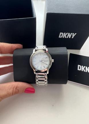 Красивые женские часы dkny