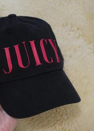 Женская красивая кепка графитового цвета juicy couture