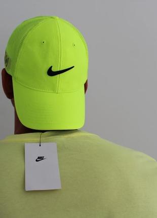 Яркая мужская кепка с сеткой nike идеальный вариант на лето