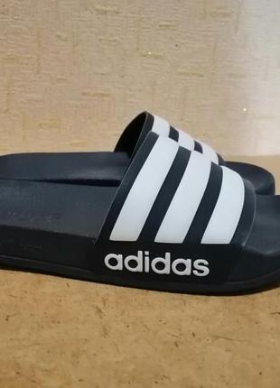 Шлепанцы женочи adidas adilette на стопу 22 см, темно сини, состояние новых