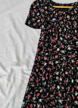 Нежное платье в цветочный принт.4 фото