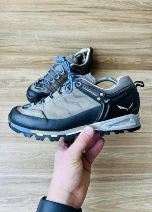 Треккинговые кроссовки salewa