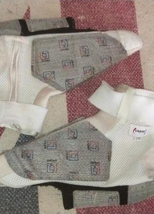 Сенсорні шкарпетки для тхеквондо, бренду lajust - taekwondo socks.
стан відмінний без нюансів.
розмір 41-42/ 27,5см (на фото).