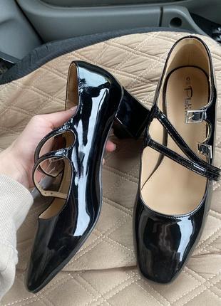 Чорні лаковані туфлі мері джейн балетки туфлі на низькому каблуці platino лаковые туфли с ремешками классические туфли мэри джейн7 фото