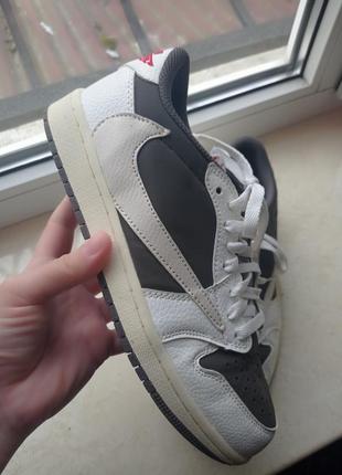 Nike air jordan 1 low travis scott