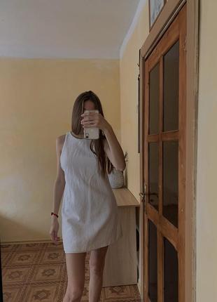 Біла сукня, з вирізами