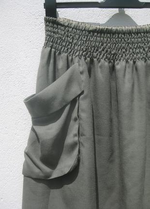 Легка спідниця сірого хакі з великими кишенями h&amp;m3 фото