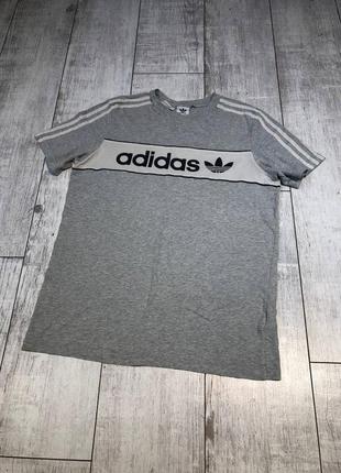 Футболка с большим логотипом adidas