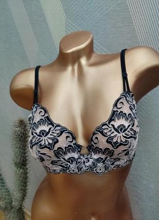 Гарний бюстик балконет м'яка чашка на кісточках