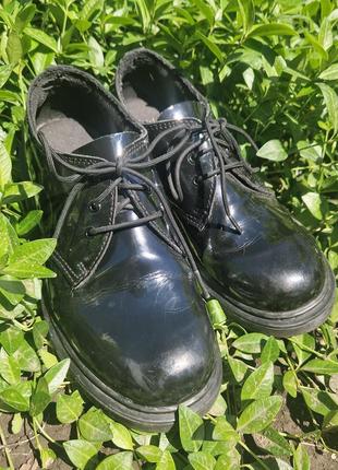 Ботинки dr.martens чёрные лаковые