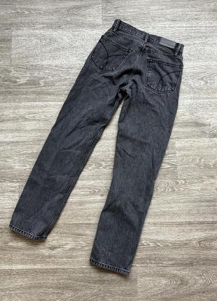 Стильные серые джинсы calvin klein jeans high rise straight6 фото