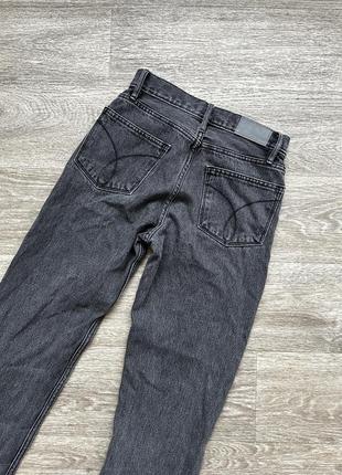 Стильные серые джинсы calvin klein jeans high rise straight7 фото