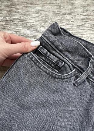 Стильные серые джинсы calvin klein jeans high rise straight5 фото