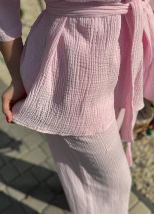 Муслиновый брючный костюм женский нежно розового цвета5 фото