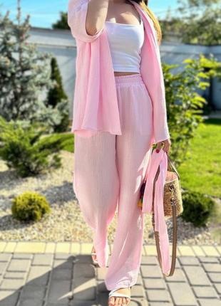Муслиновый брючный костюм женский нежно розового цвета2 фото