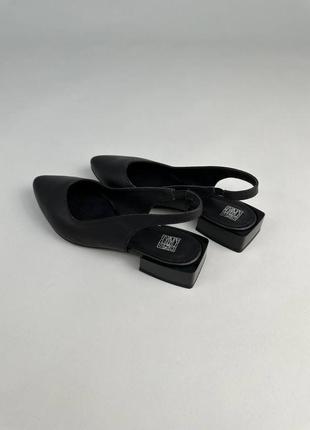 Босоножки женские кожаные черного цвета3 фото