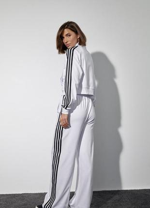 Спортивный костюм с лампасами
