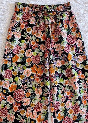 Атласные брюки zara цветочный принт2 фото