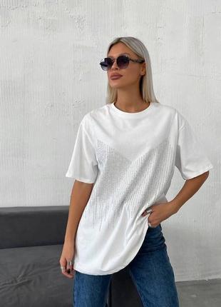 Жіноча трендова ошатна біла футболка з імітацією топу майки, камінці стрази3 фото