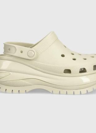 Crocs classic mega crush clog