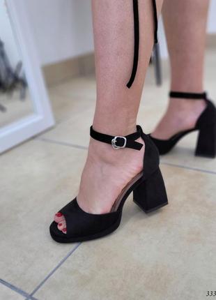 Женские черные замшевые босоножки с закрытой пяточкой на квадратных каблуках2 фото