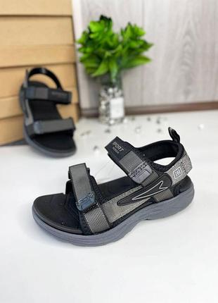 Крутезні, стильні та зручні босоніжки-трекери