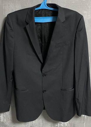 Піджак чоловічий чорного кольору hugo boss оригінал