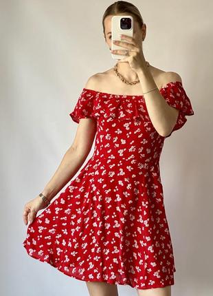 Платье с открытыми плечами1 фото