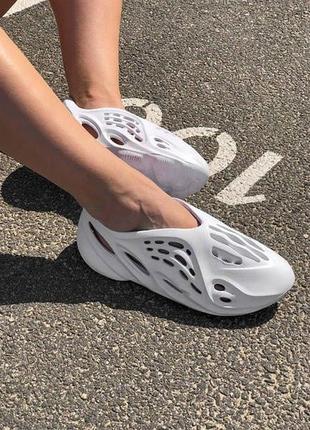 Літні крокси /кросівки унісекс adidas yeezy foam runner white no brand no logo2 фото