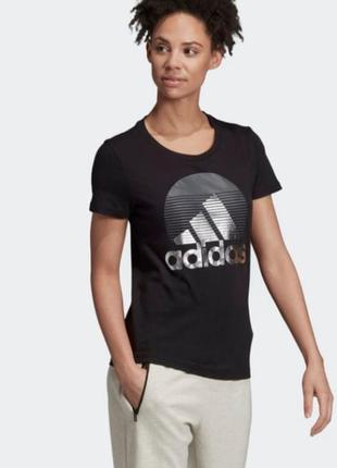 Футболка adidas стильна