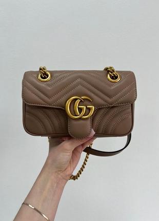 Сумка gucci marmont mini shoulder bag beige, gold hardware