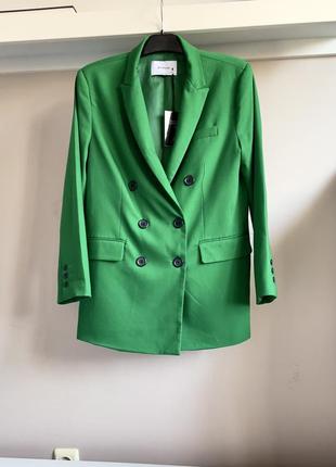Зеленый двубортный пиджак