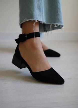 Босоніжки жіночі з закритим носком