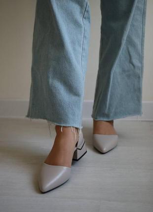 Босоніжки жіночі з закритим носком