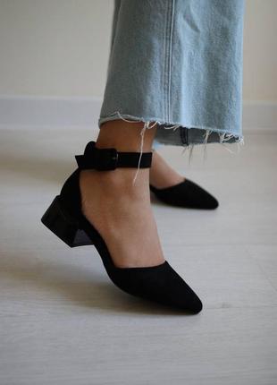 Босоніжки жіночі з закритим носком