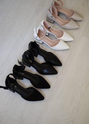 Босоніжки жіночі з закритим носком