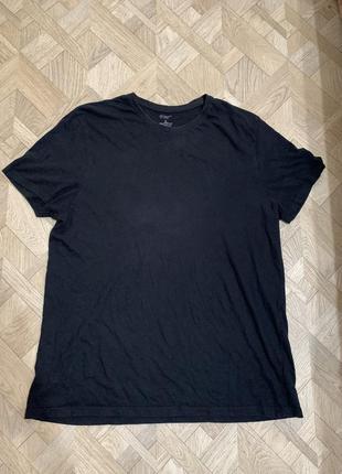 Черная однотонная футболка
