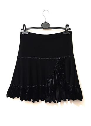 Замечательная мини юбка чёрная с бархатной оборкой расширенная снизу нарядная стрейч женская 46