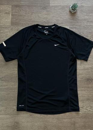 Спортивная футболка nike running miler dri-fit pro original в идеальном состоянии без нюансов насыщенного черного цвета тышка найк оригинал