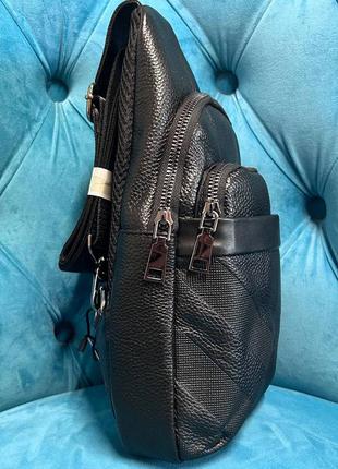 Черная кожаная нагрудная мужская сумка слинг на одно плечо из натуральной кожи3 фото