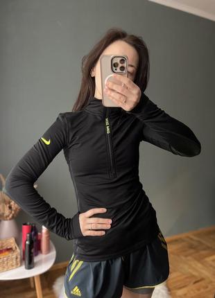 Чорна спортивна кофта nike pro