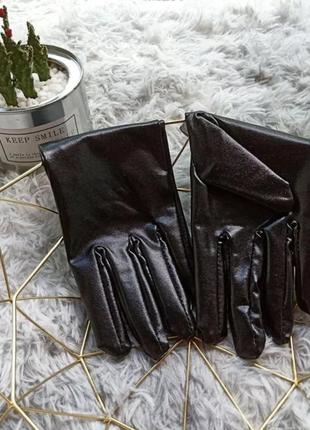 Стильные женские перчатки из эко кожи. черный цвет.