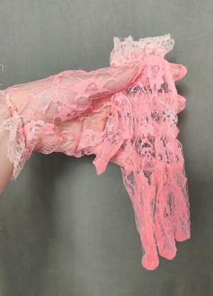 Женские фатиновые перчатки с кружевным манжетом. розовый цвет.