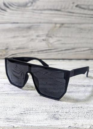 Сонцезахисні окуляри чоловічі, коричневі, у пластиковій матовій оправі (без бренда)