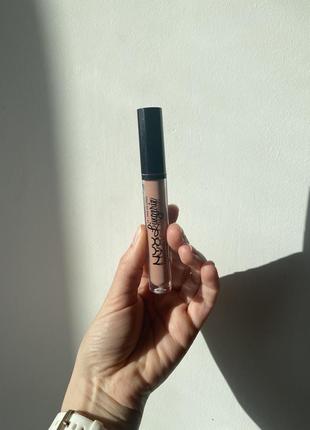 Nyx lingerie матовий блиск помада liplio 3