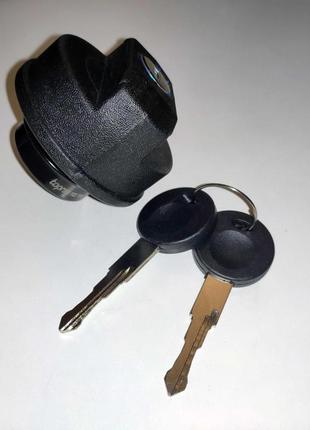 Кришка бензобака з ключами для vw transporter t4/caddy 3/audi 100/ 80/90/a4/a6/opel astra g/ combo