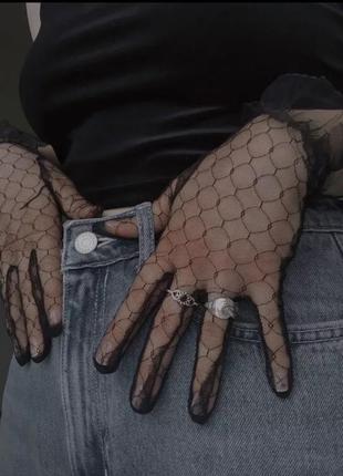 Женские фатиновые перчатки с кружевным манжетом. универсальный размер.