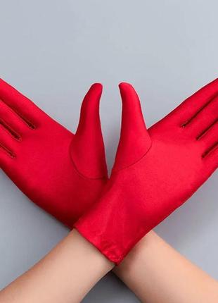 Женские стрейч-атласные перчатки.  размер универсальный. красный цвет.