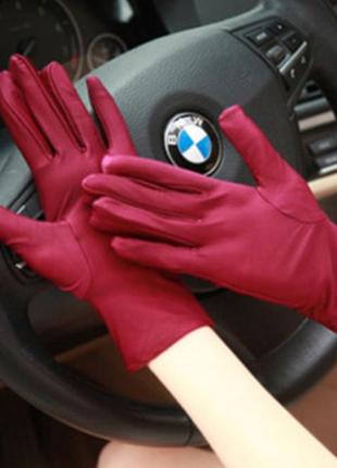 Жіночі атласні рукавички. розмір універсальний. бордовий колір.2 фото